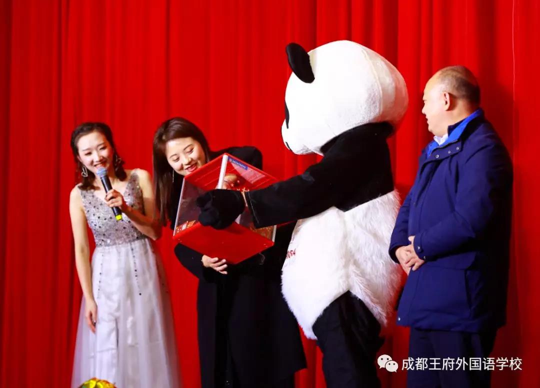 恰同学少年 书诗意芳华——成都王府小学部庆元旦新春朗诵会活动