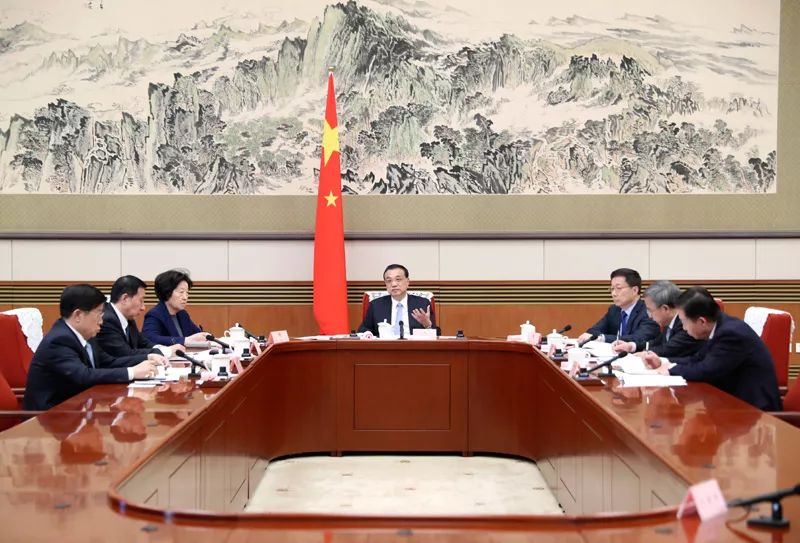 李克強:擴大有效投資 降低企業融資成本 李克強:擴大有效投資 降低企業融資成本