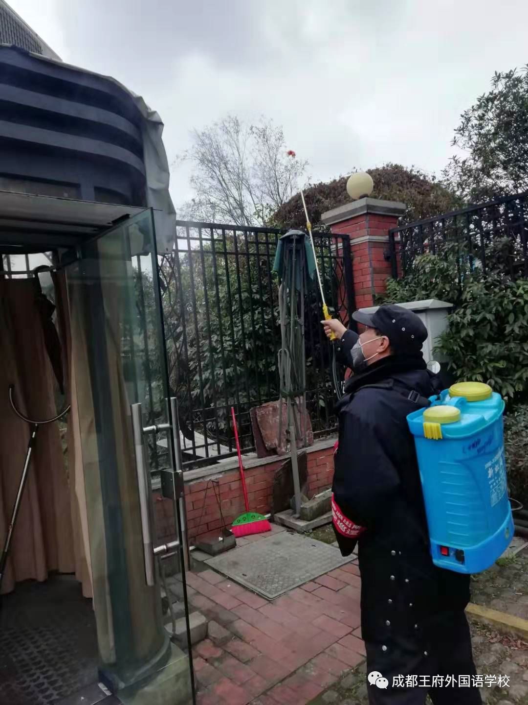 抗击疫情 成都王府外国语学校在行动！