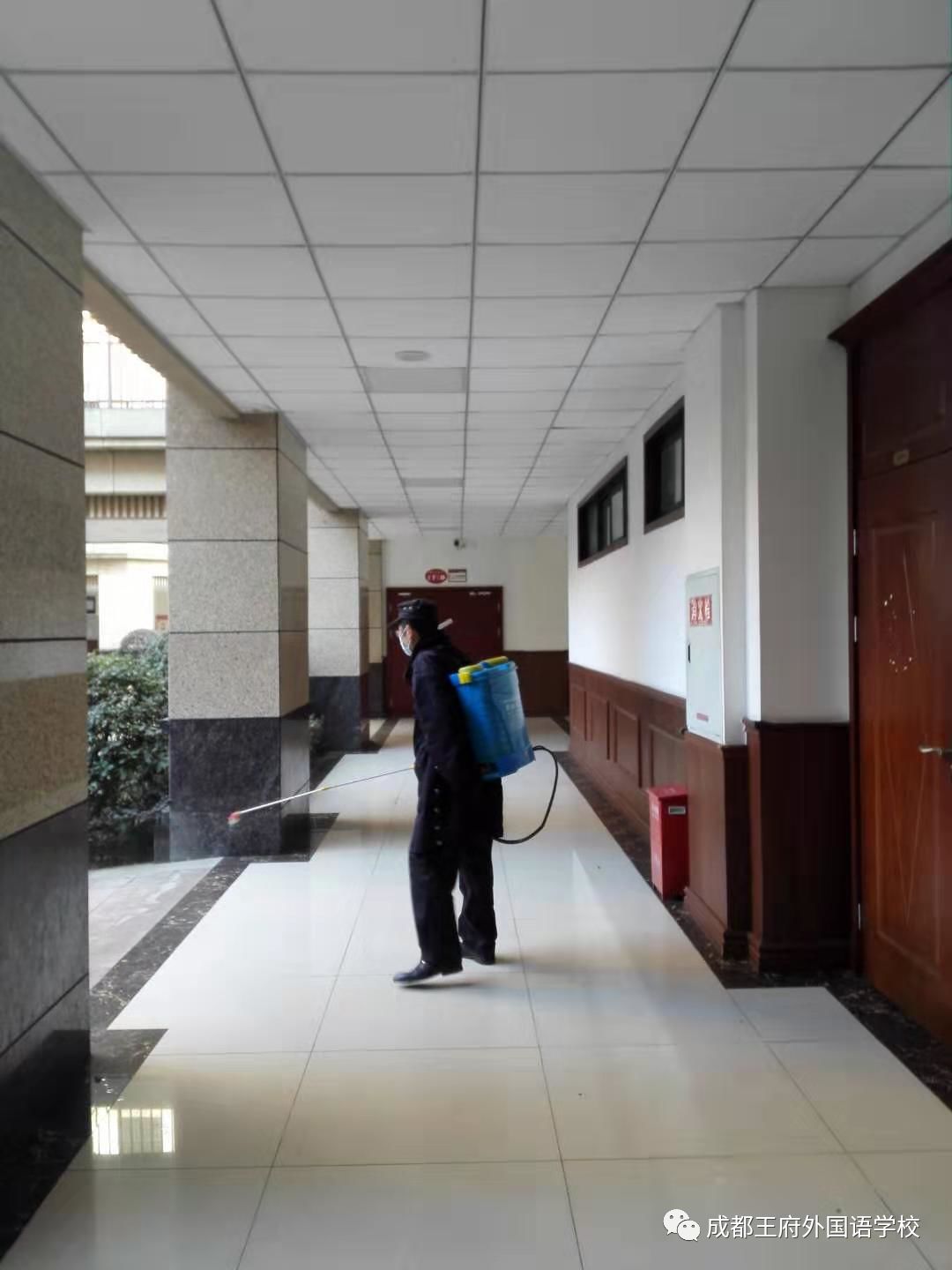 抗击疫情 成都王府外国语学校在行动！