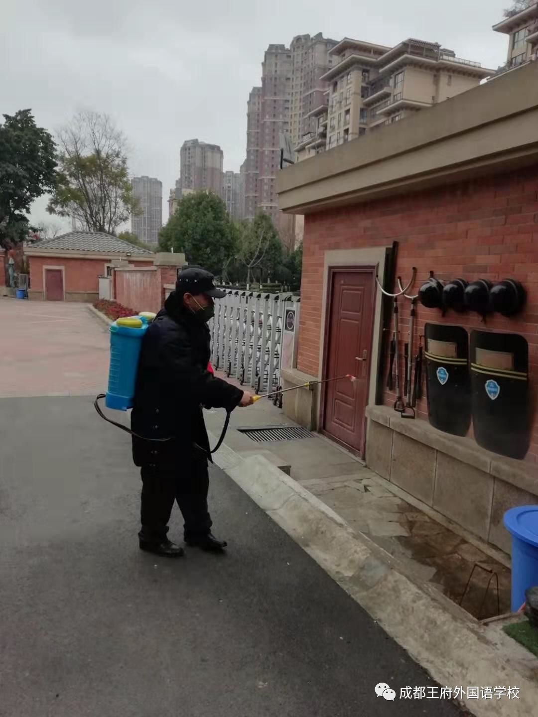 抗击疫情 成都王府外国语学校在行动！