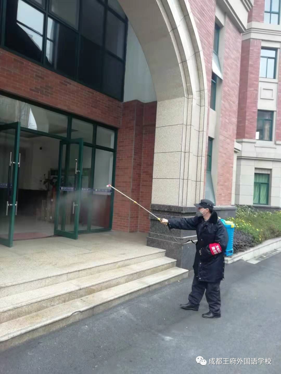 抗击疫情 成都王府外国语学校在行动！