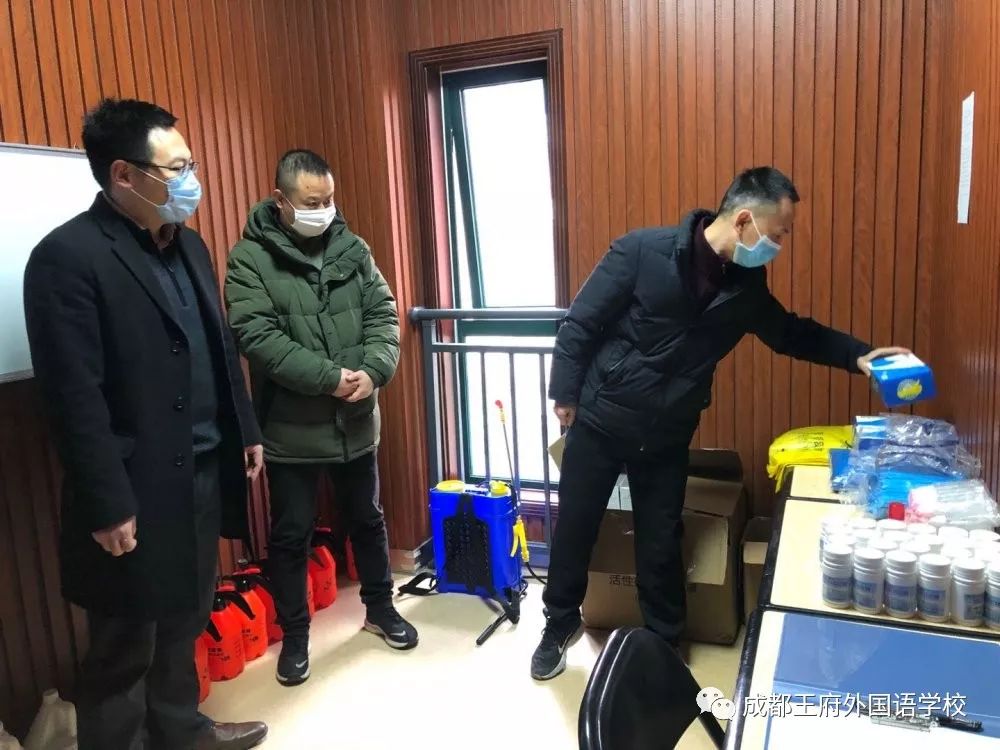 区教育局纪检组组长罗勇到成都王府视察延期开学相关工作