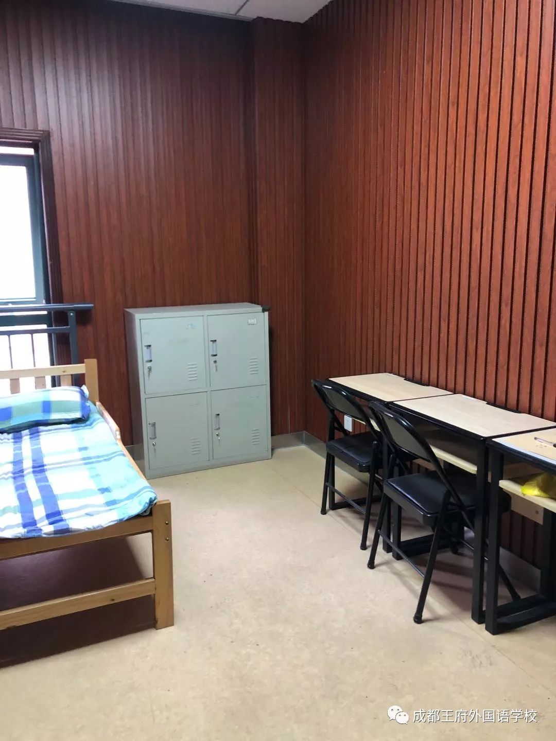 区教育局纪检组组长罗勇到成都王府视察延期开学相关工作