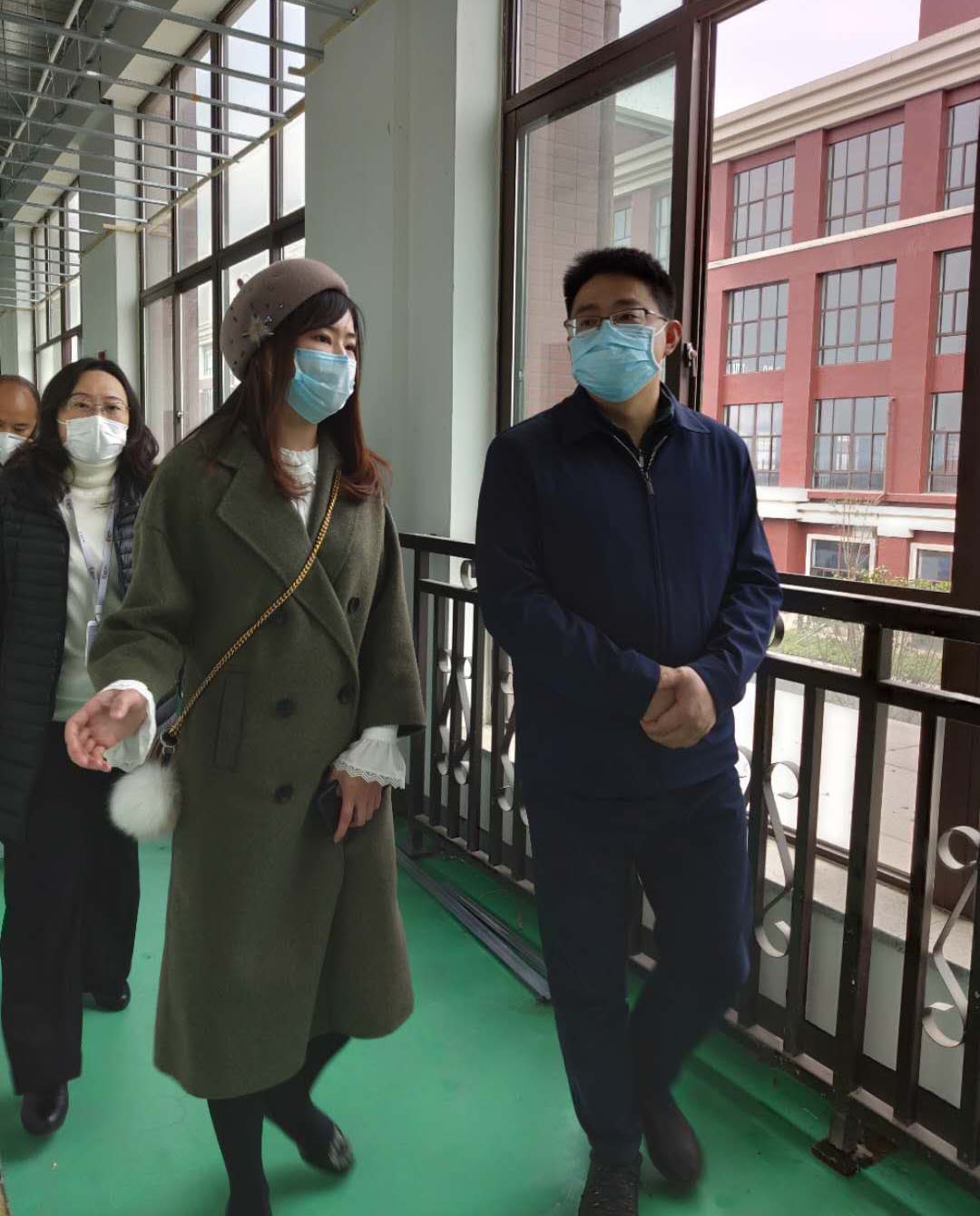 青白江区长池勇同志莅临欧洲产业城视察公司口罩防护服生产车间建设情况