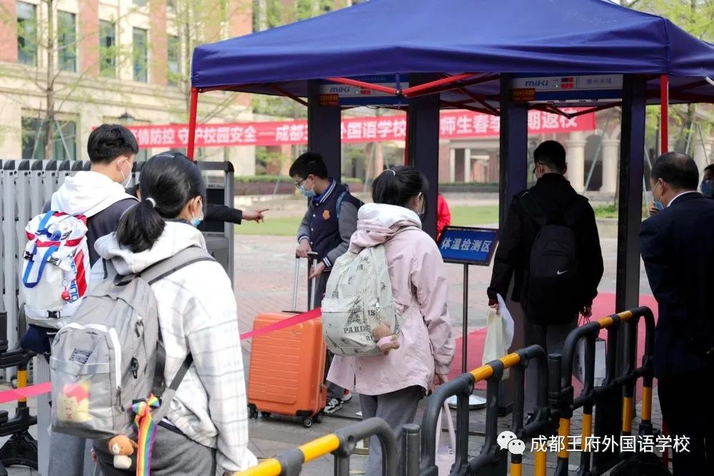 春暖花开 情满校园|成都王府外国语学校初三年级有序开学
