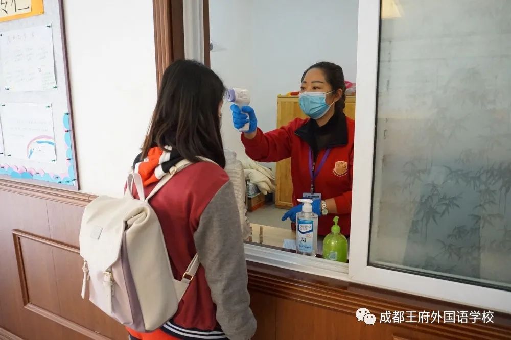 春暖花开 情满校园|成都王府外国语学校初三年级有序开学