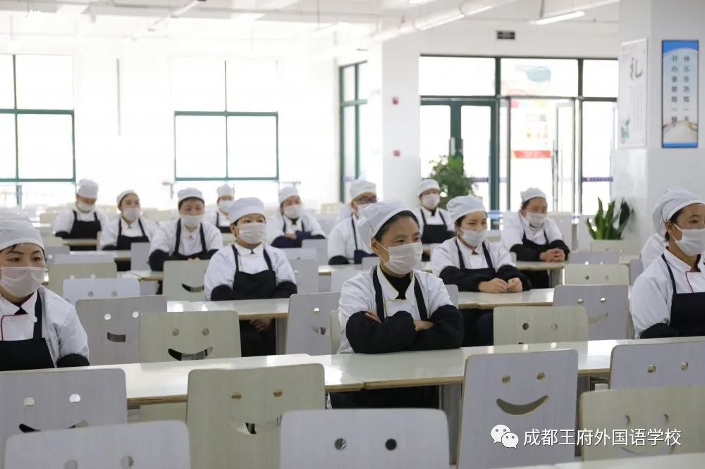 春暖花开 情满校园|成都王府外国语学校初三年级有序开学