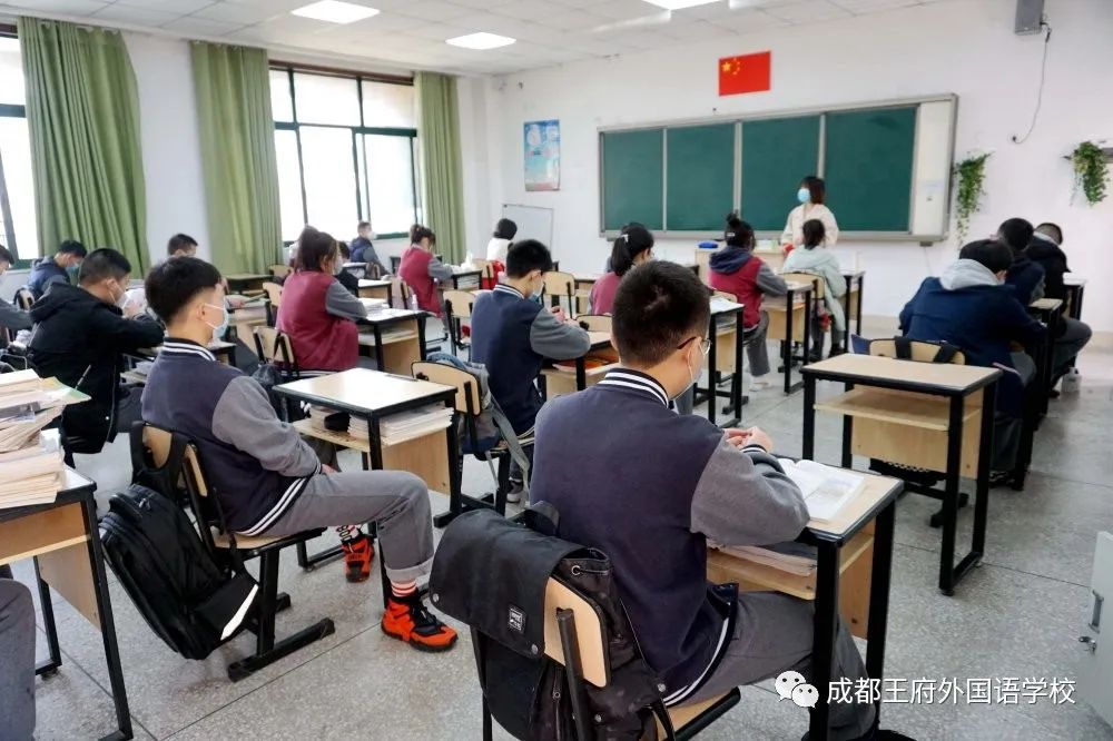 春暖花开 情满校园|成都王府外国语学校初三年级有序开学