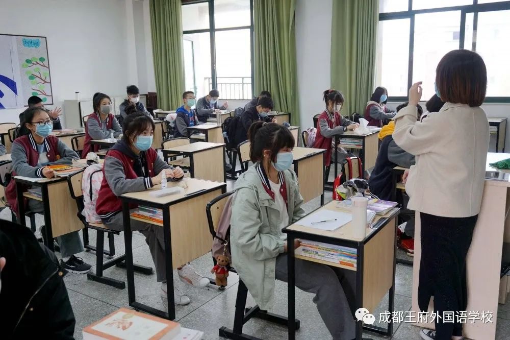春暖花开 情满校园|成都王府外国语学校初三年级有序开学