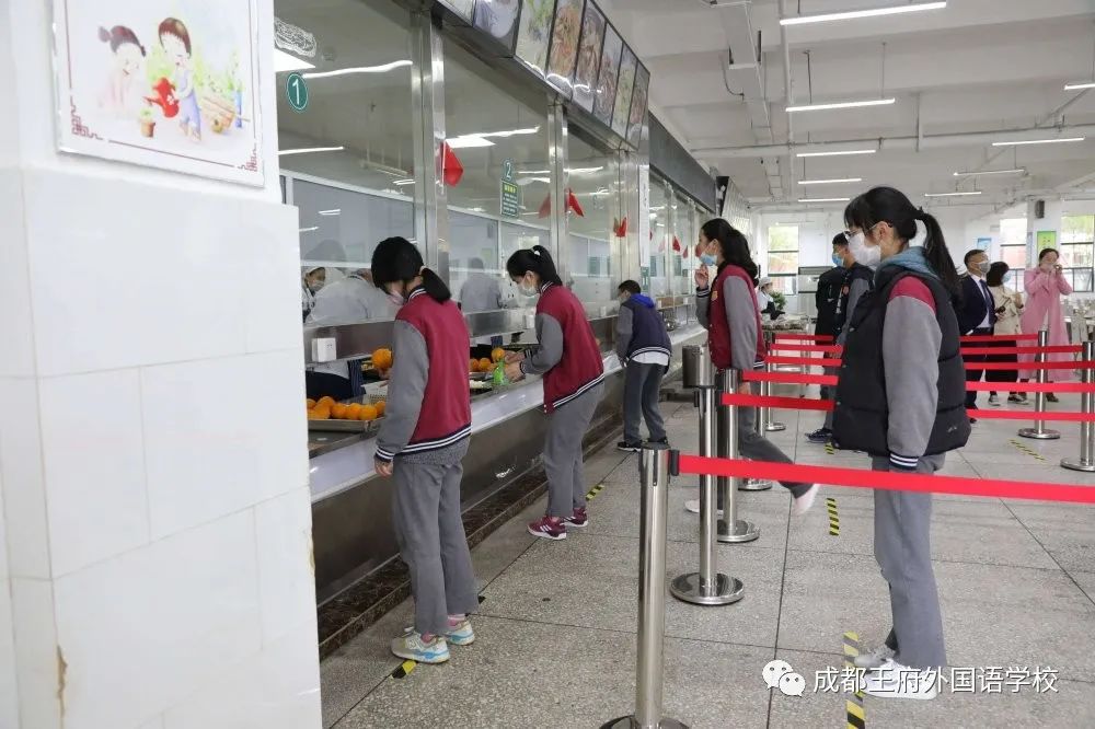 四月芬芳 生机盎然|成都王府外国语学校初中部全体师生回归校园