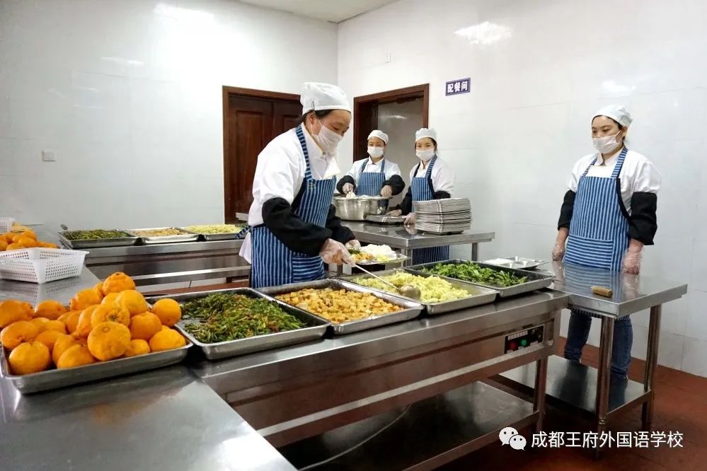 春暖花开 情满校园|成都王府外国语学校初三年级有序开学