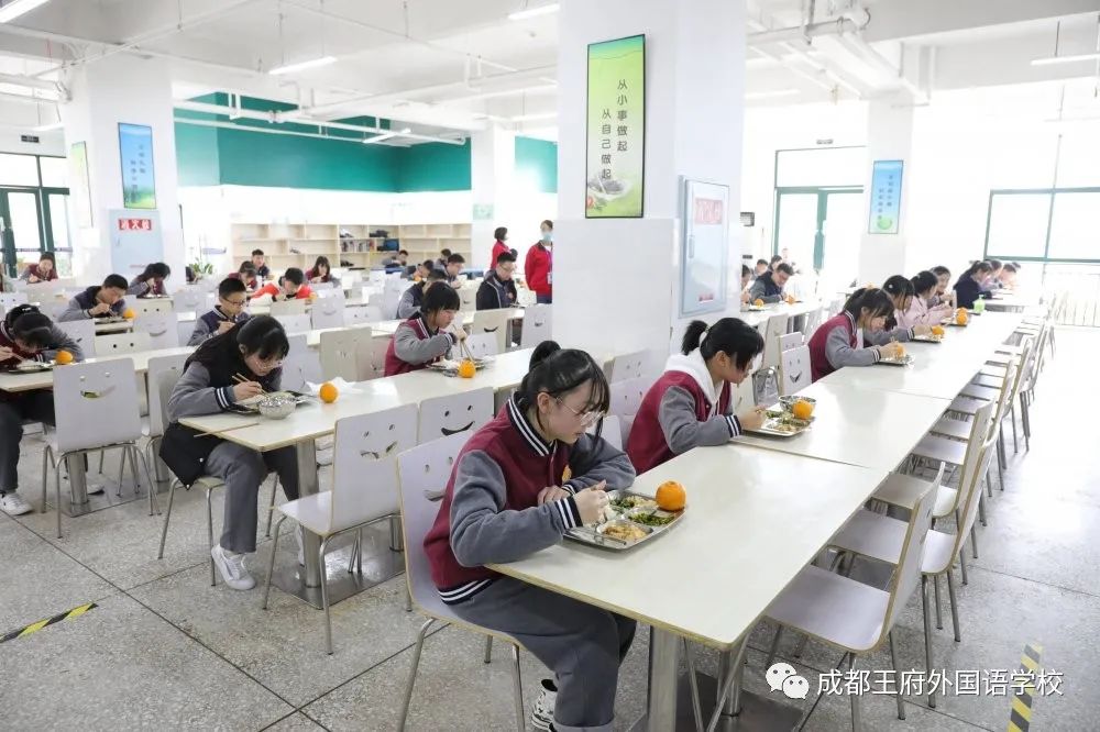 四月芬芳 生机盎然|成都王府外国语学校初中部全体师生回归校园