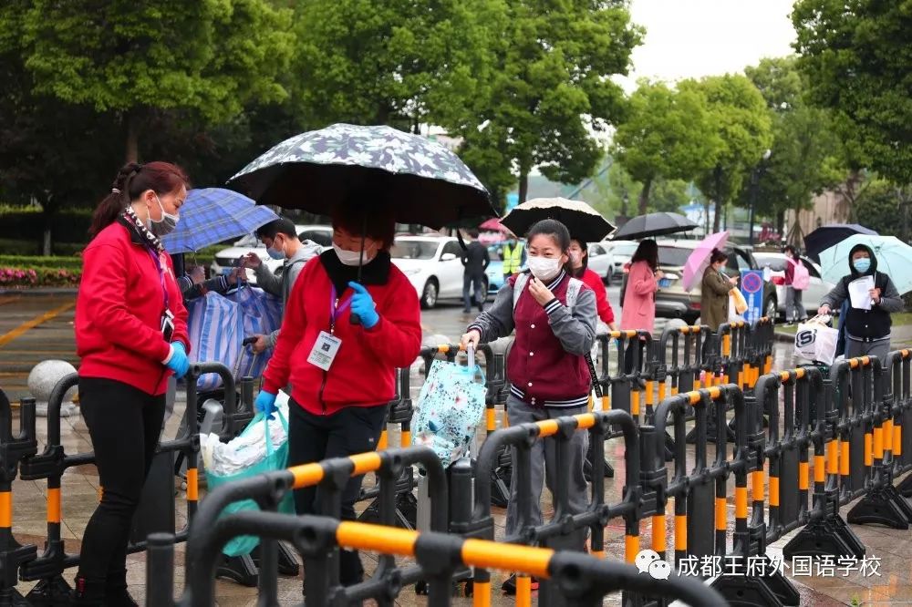 春雨如期 伴你归来|成都王府外国语学校初二年级顺利返校