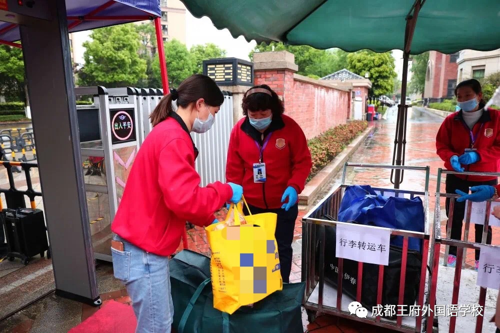 春雨如期 伴你归来|成都王府外国语学校初二年级顺利返校