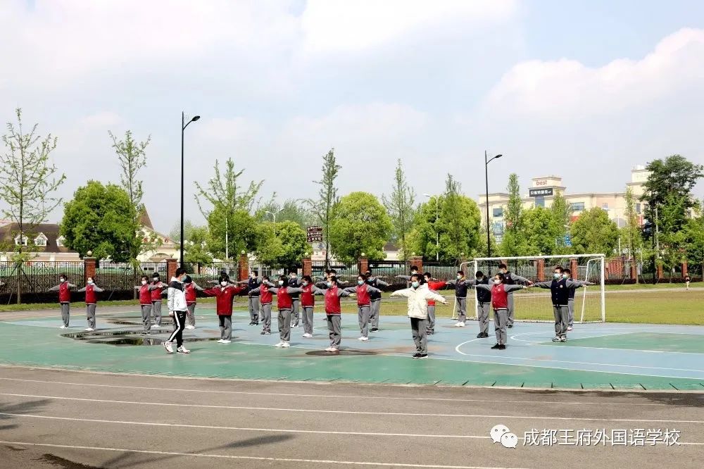 四月芬芳 生机盎然|成都王府外国语学校初中部全体师生回归校园