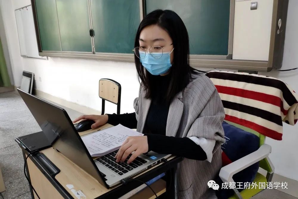 四月芬芳 生机盎然|成都王府外国语学校初中部全体师生回归校园