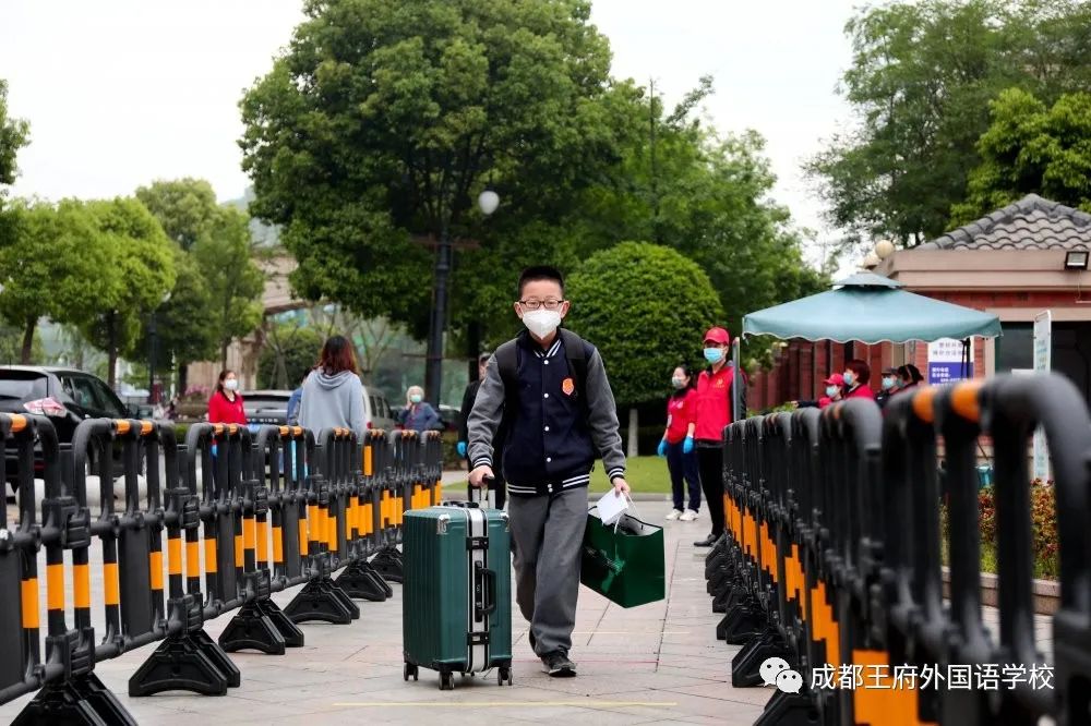 四月芬芳 生机盎然|成都王府外国语学校初中部全体师生回归校园 四月芬芳 生机盎然|成都王府外国语学校初中部全体师生回归校园