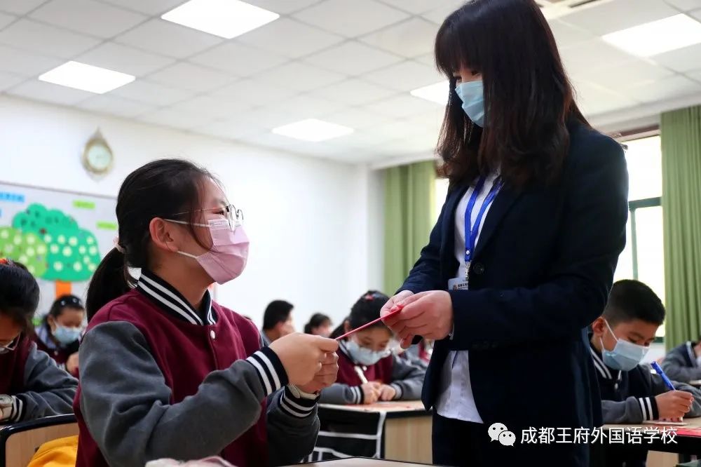 四月芬芳 生机盎然|成都王府外国语学校初中部全体师生回归校园
