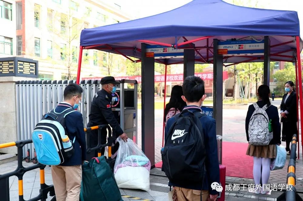 王府宝贝回家啦|小学部五六年级顺利返校