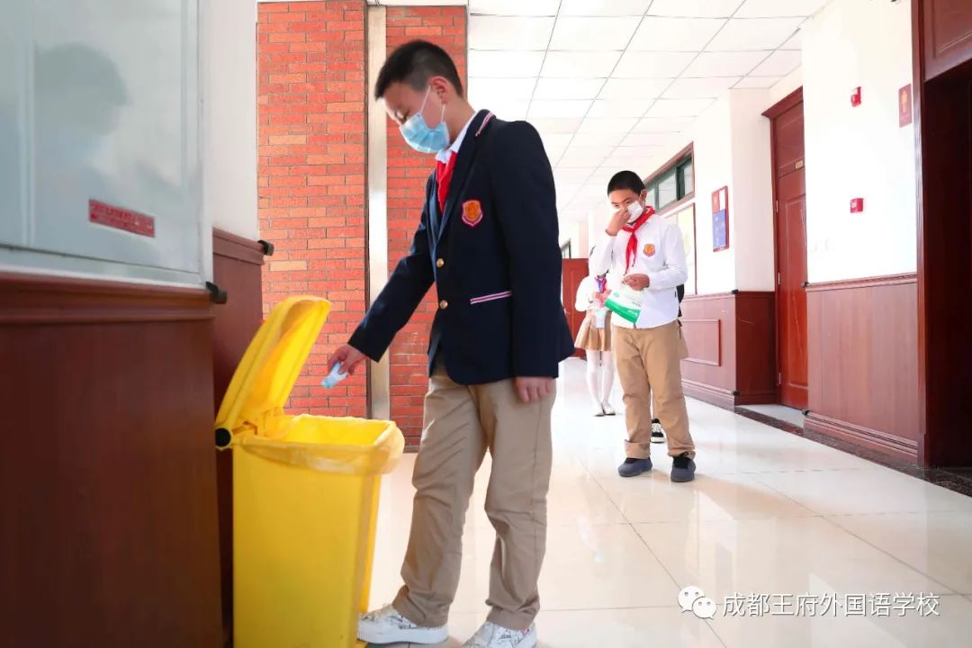 王府宝贝回家啦|小学部五六年级顺利返校