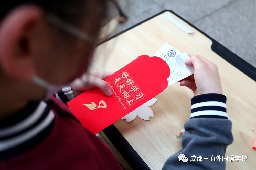 四月芬芳 生机盎然|成都王府外国语学校初中部全体师生回归校园