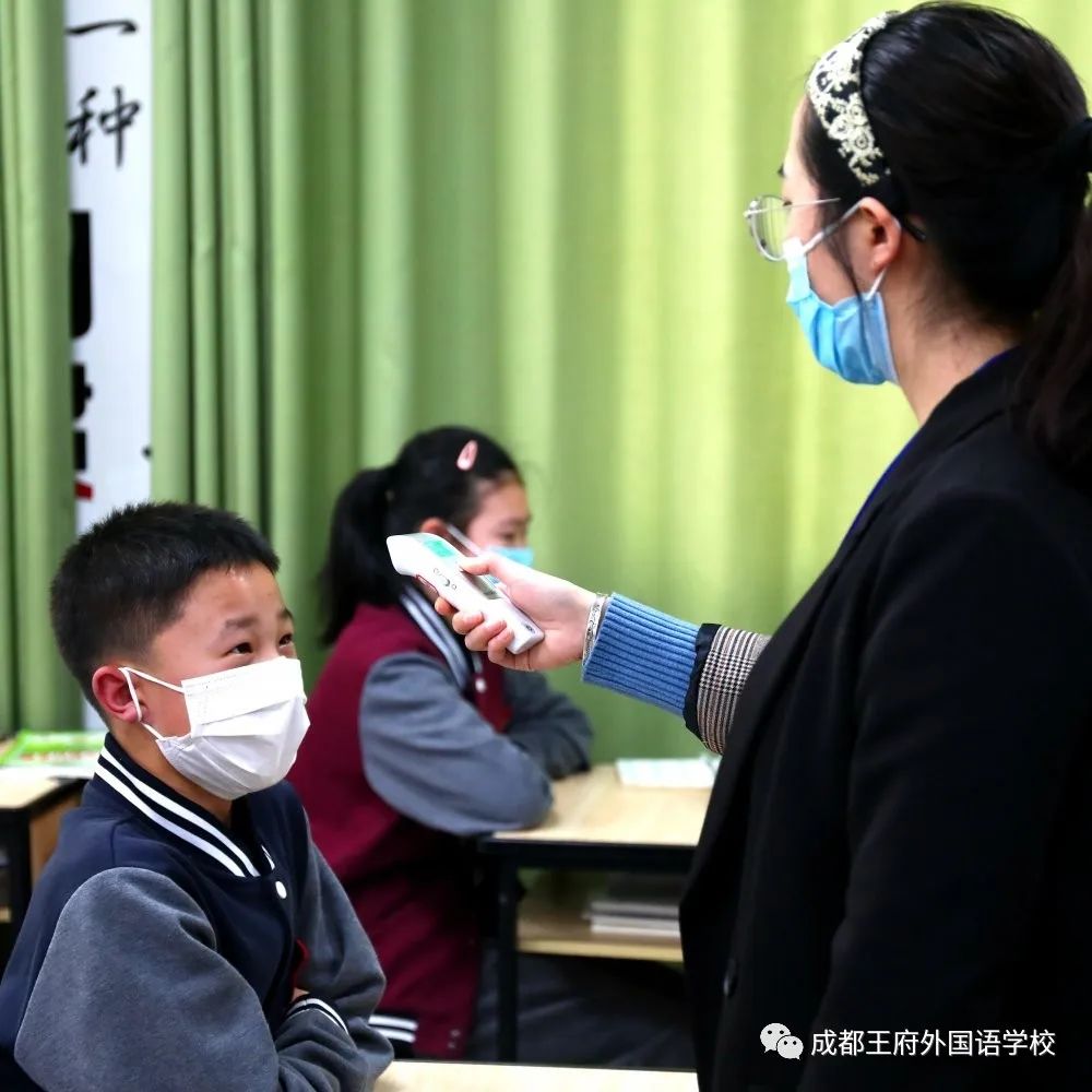 四月芬芳 生机盎然|成都王府外国语学校初中部全体师生回归校园