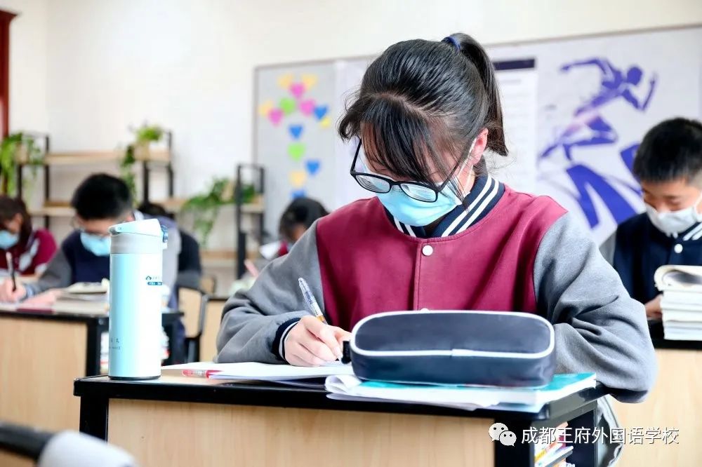 线上线下学习衔接，成都王府外国语初中部这样做