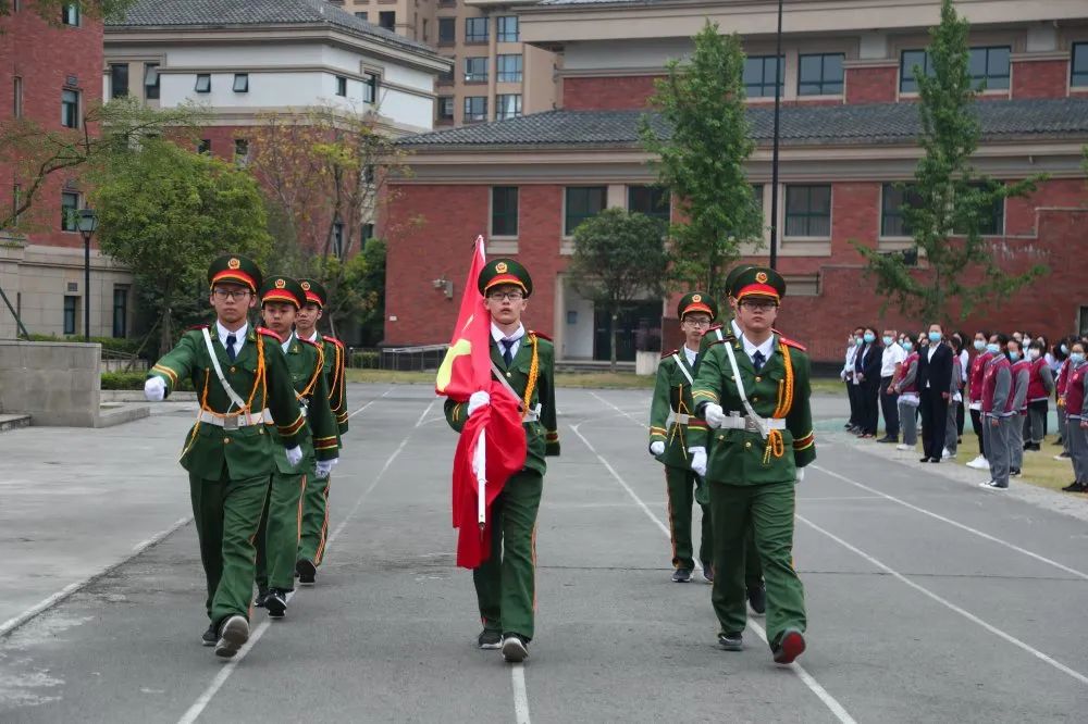 感恩母亲 热爱祖国|成都王府新学期第一次全体师生升旗仪式