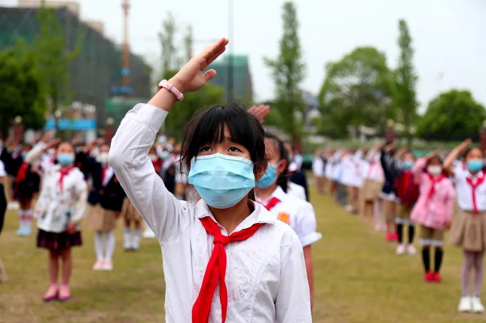感恩母亲 热爱祖国|成都王府新学期第一次全体师生升旗仪式