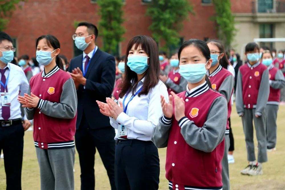 感恩母亲 热爱祖国|成都王府新学期第一次全体师生升旗仪式