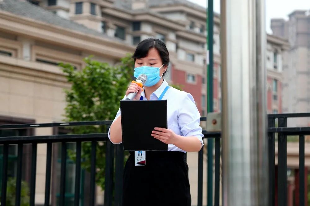 感恩母亲 热爱祖国|成都王府新学期第一次全体师生升旗仪式