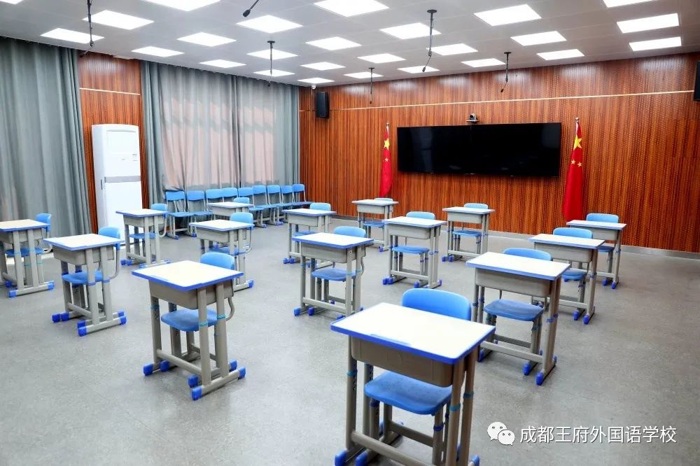 成都市教育局沈鹏副局长、温江区教育局周萍副局长一行莅临成都王府调研指导
