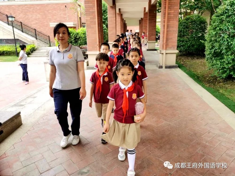 成都王府学生公寓，孩子另一个温馨的家