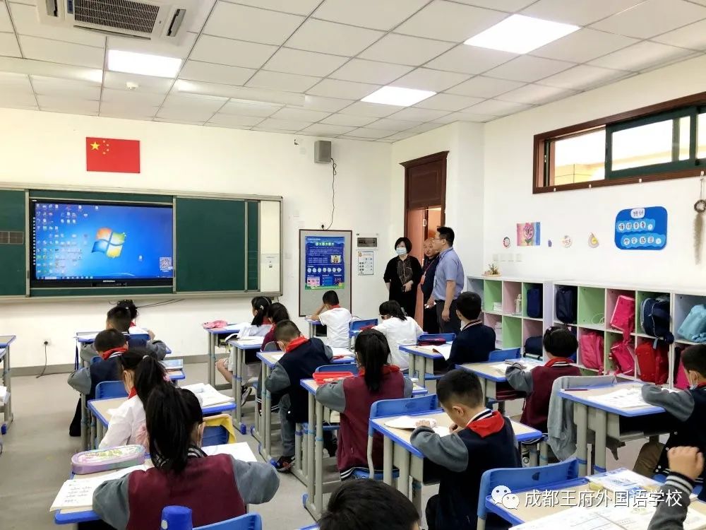 成都市教育局党组成员、机关党委书记唐萍督查我校体育中考与复课复学工作