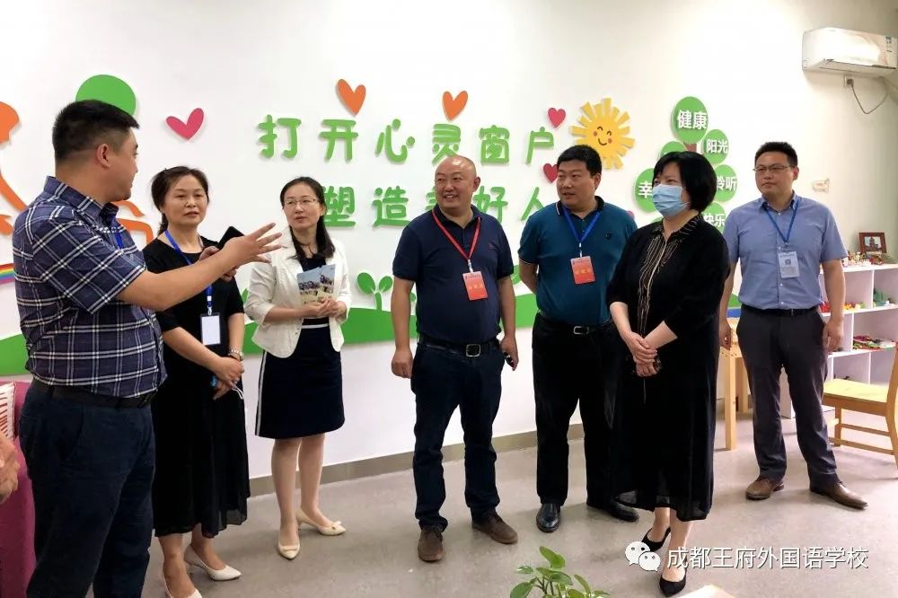 成都市教育局党组成员、机关党委书记唐萍督查我校体育中考与复课复学工作