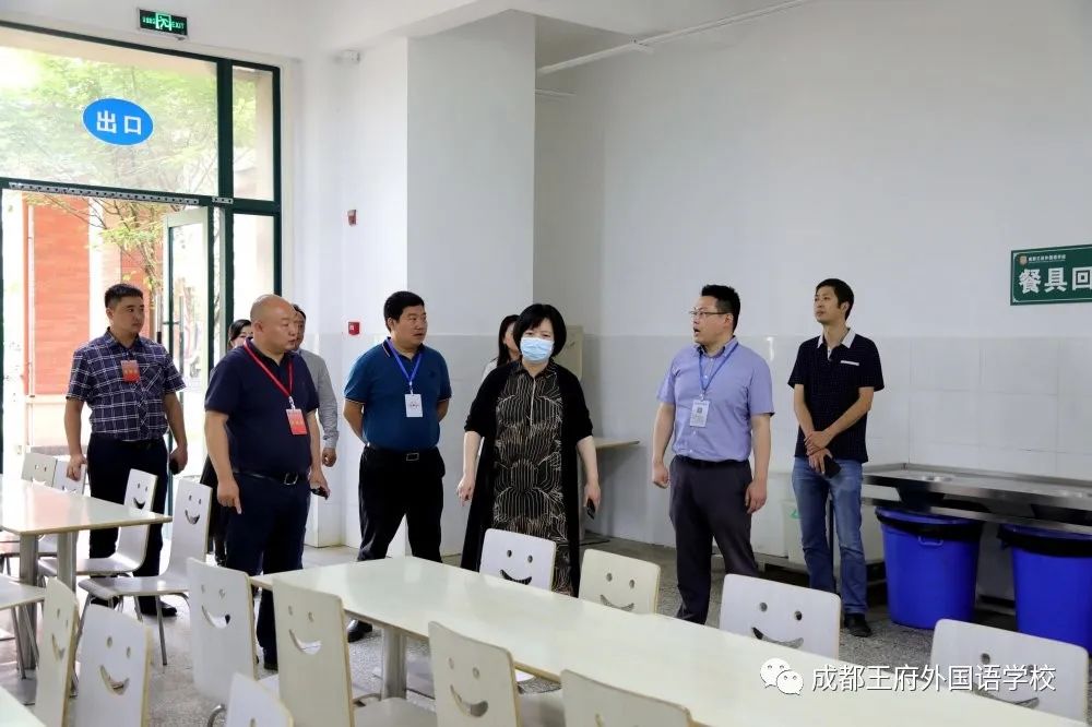 成都市教育局党组成员、机关党委书记唐萍督查我校体育中考与复课复学工作