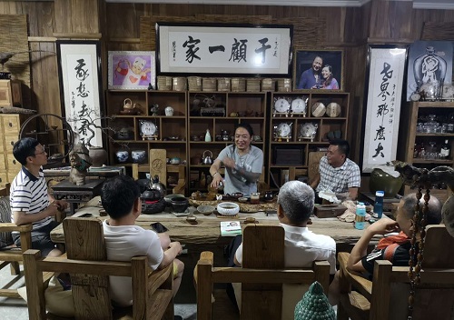 “首秀”街子鎮(zhèn) 邂逅“網(wǎng)紅人” “首秀”街子鎮(zhèn) 邂逅“網(wǎng)紅人”