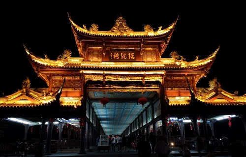 “首秀”街子鎮(zhèn) 邂逅“網(wǎng)紅人” “首秀”街子鎮(zhèn) 邂逅“網(wǎng)紅人”