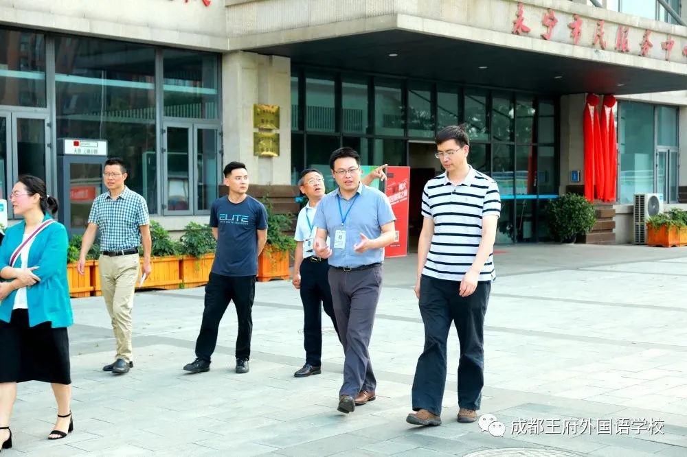 心系藏区，情暖王府|成都王府为色达县大章乡捐赠教育物资
