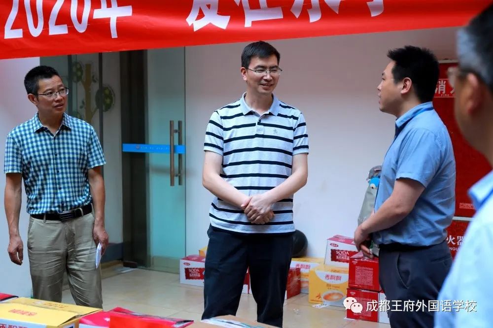 心系藏区，情暖王府|成都王府为色达县大章乡捐赠教育物资