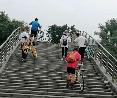 学习“两会”精神 骑游天府绿道 学习“两会”精神 骑游天府绿道