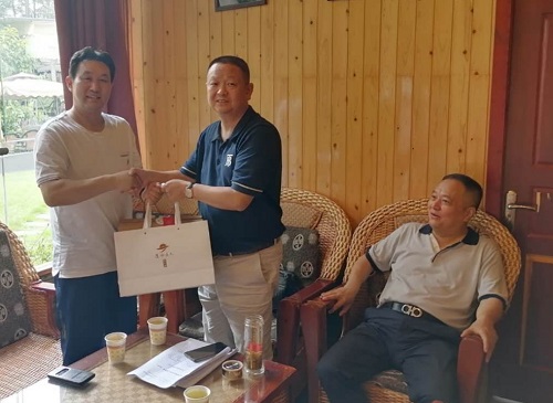学习“两会”精神 骑游天府绿道 学习“两会”精神 骑游天府绿道