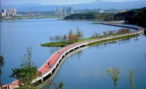 学习两会精神 骑游天府绿道 学习两会精神 骑游天府绿道