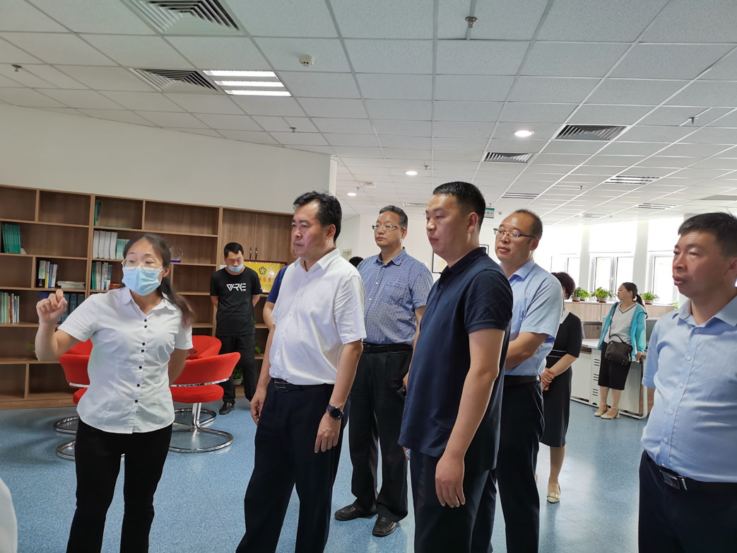 保定市委常委、市政府常务副市长一行考察数字本草 保定市委常委、市政府常务副市长一行考察数字本草
