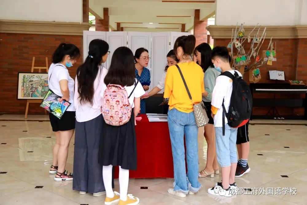 成都王府2020年初一新生录取通知书发放仪式