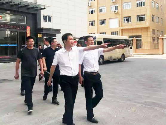 Fang Hui, deputy secretary of Yueqing municipal Party committee and mayor of Yueqing, and his party Fang Hui, deputy secretary of Yueqing municipal Party committee and mayor of Yueqing, and his party