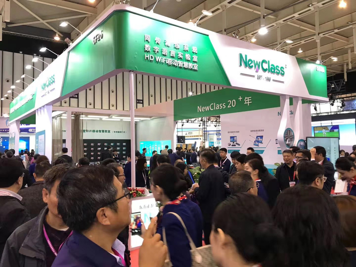 NewClass语言实验室&移动智慧教室并驾齐驱 ——东方正龙展台南京高博会精彩回顾