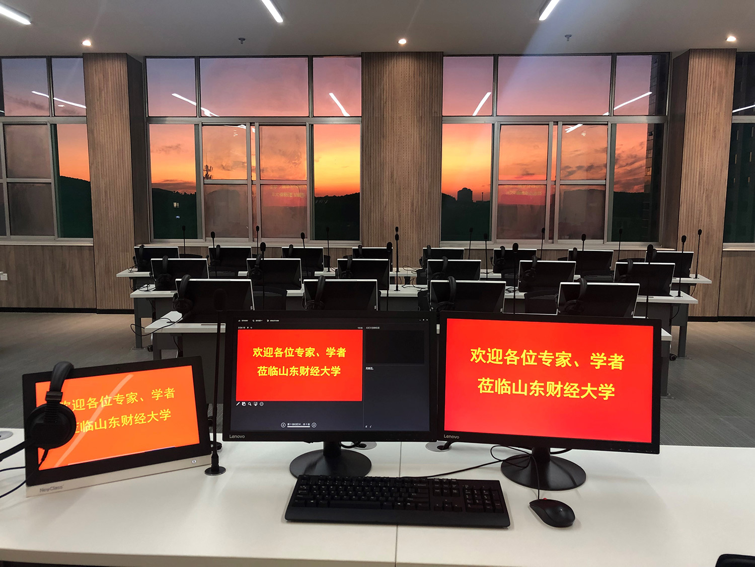 NewClass语言实验室&移动智慧教室并驾齐驱 ——东方正龙展台南京高博会精彩回顾