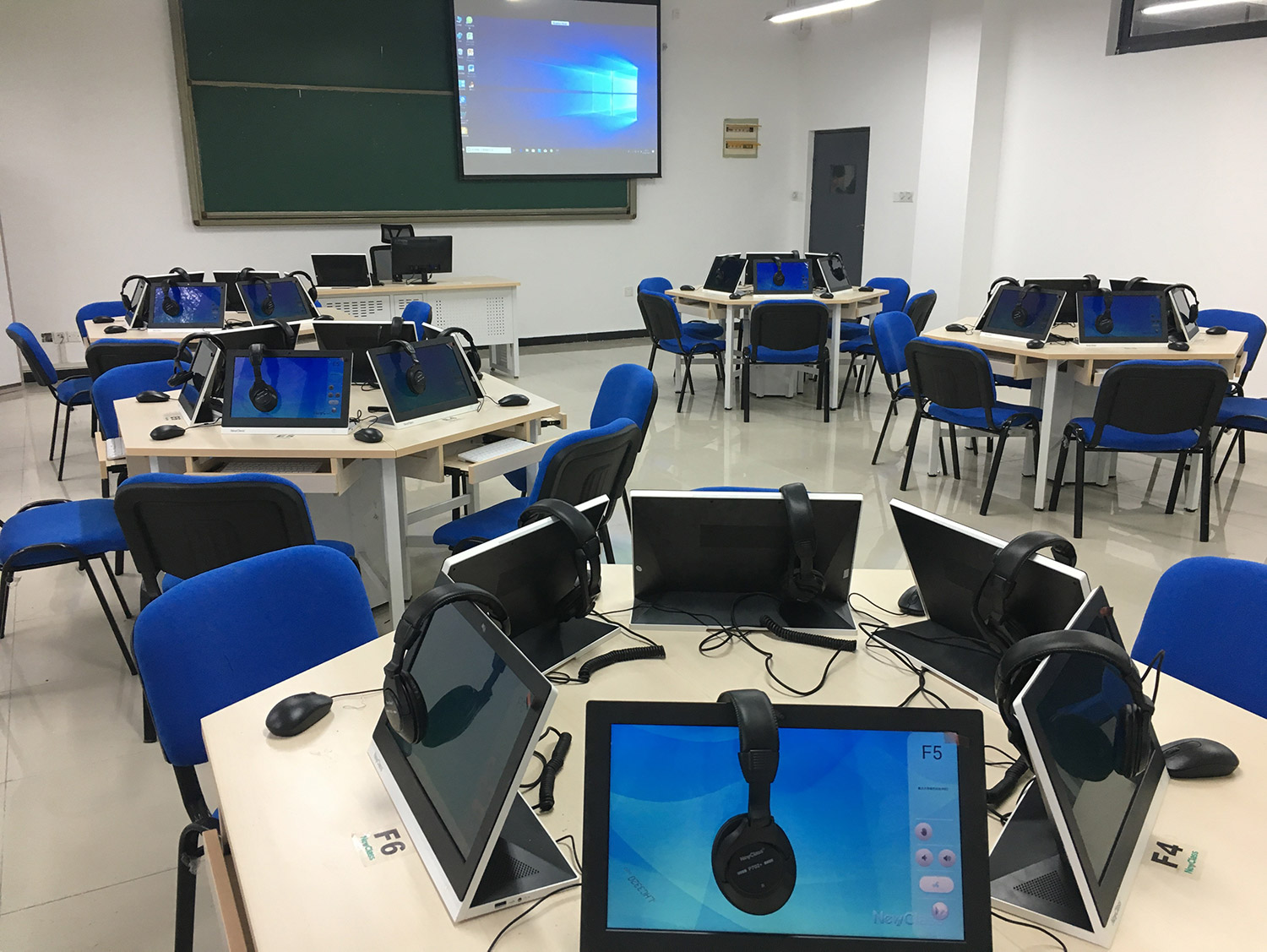 NewClass语言实验室&移动智慧教室并驾齐驱 ——东方正龙展台南京高博会精彩回顾